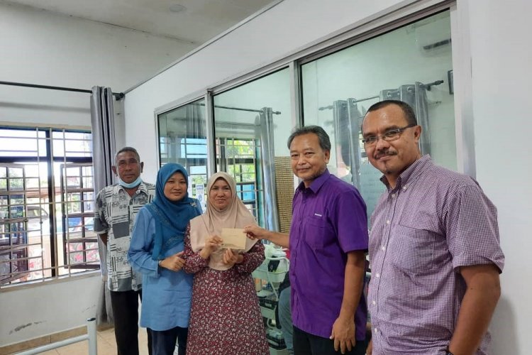 MENZIARAHI EN AZMI B. MAHMOOD 